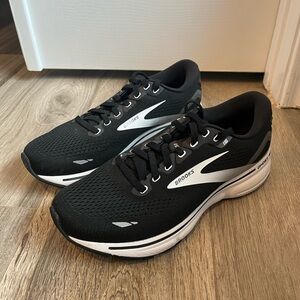 Brooks Ghost 15 Women’s Black and White Walking Running Shoes -size 8.5